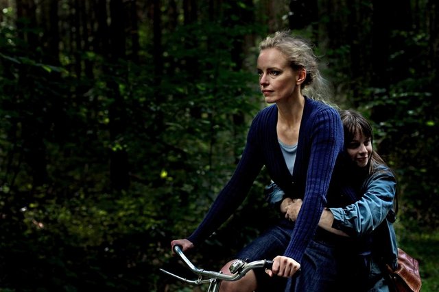 24 Haziran Pazar, İstanbul Modern'de; saat 15.00'te, "Sistem / Das System" adlı film izlenebilir. Daha önce televizyon için çeşitli belgeseller yöneten Marc Bauder'in bu ilk uzun metrajlı sinema filmi. Tel: (212 334 73 00)