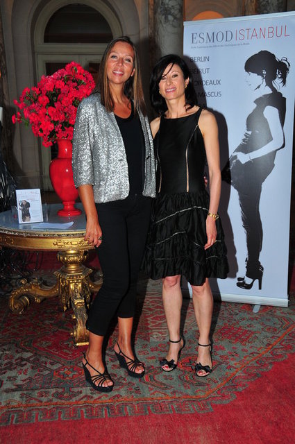 ANNE VIALLON,         NADINE MASSOUD  