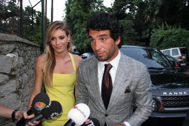 Ben sakatken neler yazıldı. Ben iyi niyetli bir adamım ve herkesin sorduğu sorulara cevap veririm ama yanlış yazıyorlar. Sarı fırtına iyidir, başımızın tacı. Ben Sinem üzülüyor diye üzülüyorum.