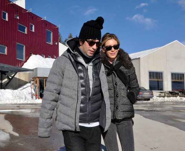 Sabah'ın haberine göre, ünlü oyuncu cuma akşamı arkadaşlarıyla W Lounge isimli mekanda buluştu.