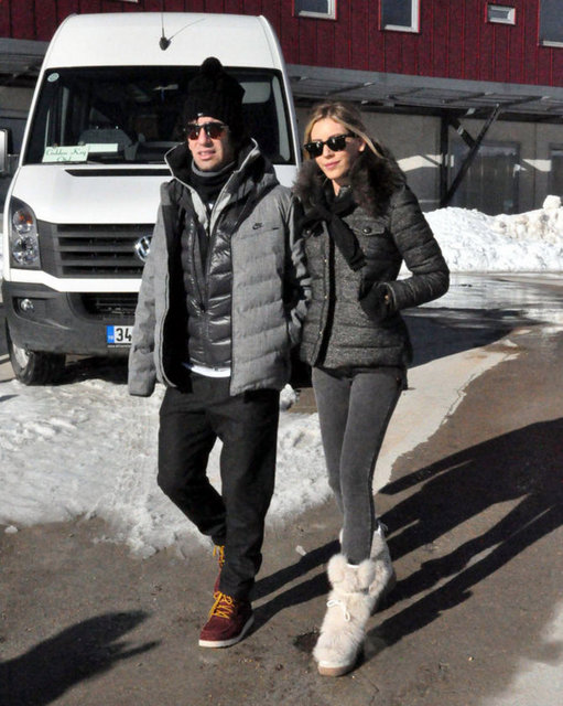 Bir restorana gittik, Arda'nın canı tatlı istedi. Bir gün sonra tartılacağı için tatlıyı yememek için düşündü. Şu anda tamamen takımını düşünüyor" diye konuştu.