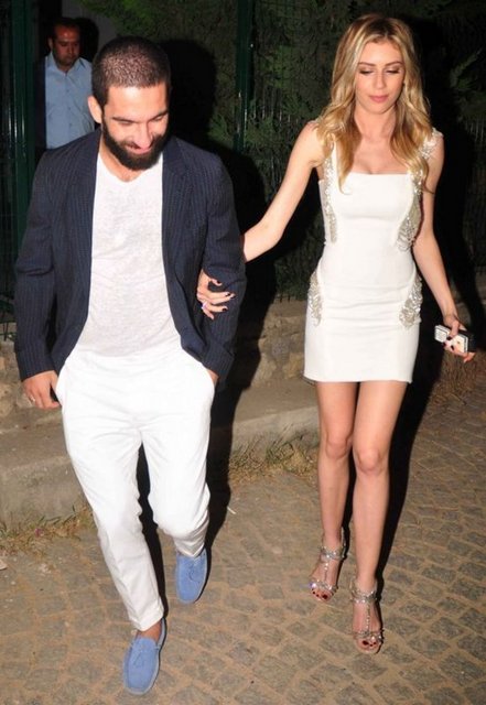 Geçtiğimiz günlerde Dilara Endican'ın programına konuk olan ve "Sinem benim baştacım" diyen Arda Turan, ilk defa ayrıldıklarını itiraf etti