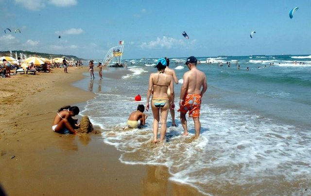 Nasıl gidilir? - Kilyos'a ulaşmak için başlıca iki alternatifiniz var ya Sarıyer üzerinden, ya da Maslak istikametinde Bahçeköy geçişini kullanmanız gerekiyor.  -