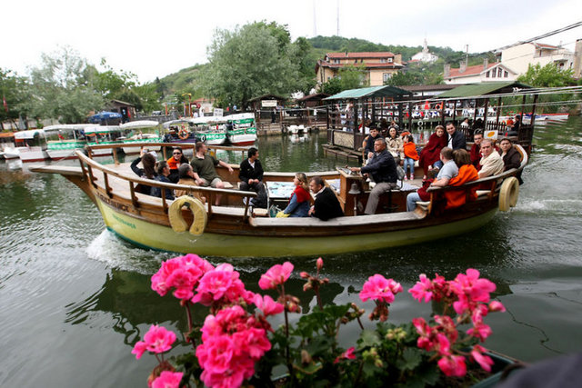 Ağva'da mangal için oluşturulan yerler de mevcut