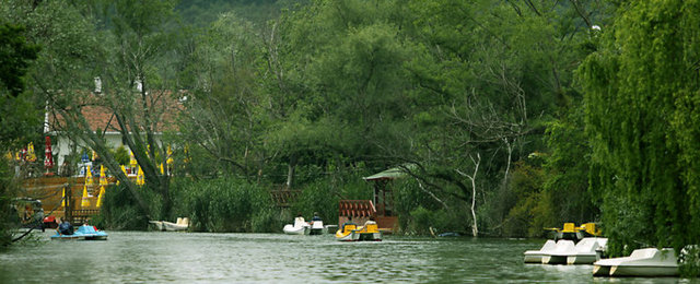 Nasıl gidilir? - Ümraniye-Şile yolunu takip edin. Şile'den sonra, Ağva'ya giden sahil yolunu kullanarak, Kabakoz, İmrenli, Akçakese ve Kurfallı güzergahını izleyin. Toplam bir buçuk saatte Ağva'ya ulaşabilirsiniz.