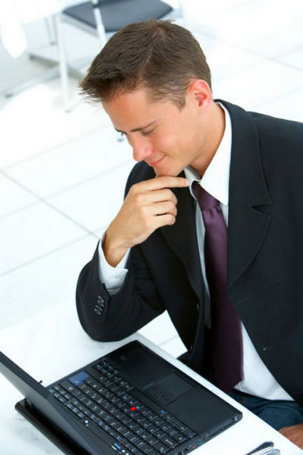 Ticaret unvanına, ''Türk'', ''Türkiye'', ''Cumhuriyet'' ve ''Milli'' kelimelerini Bakanlar Kurulu kararı olmadan koyan tacirler, 3 aydan 2 yıla kadar hapis veya adli para cezasıyla cezalandırılacak. -  -  - Şirket müdürlerinden en az birinin yerleşim yerinin Türkiye'de bulunması ve bu müdürün şirketi tek başına temsile yetkili olması zorunluluğu kalkıyor. -  -  - Bir şirket kurmak veya şirketin sermayesini artırmak amacıyla halka her türlü yoldan çağrıda bulunularak para toplanması yasaklanıyor. -