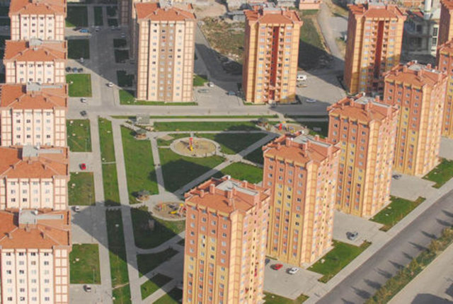 Taşınmaz satışı sözleşmeleri, resmi şekilde düzenlenecek. Taşınmaz satışı vaadi, geri alım ve alım sözleşmeleri, resmi şekilde düzenlenmedikçe geçerli olmayacak. -