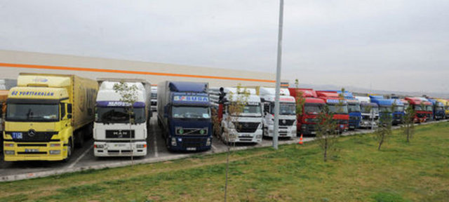 MOBİLYA MONTAJI TAŞIYICIYA AİT: Ev veya büro taşımalarında mobilyaların sökülmesi ve kurulması taşıyıcıların yükümlülüğünde olacak. Taşıma sırasında kırılan, hasar gören eşyadan dolayı taşıyıcı şirket mal sahibine tazminat ödemekle yükümlü olacak.