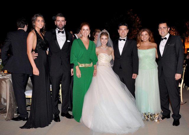 BUĞRA, SUZAN TOPLUSOY, BURCU - BURAK GiZER, BEGüM SALiHOĞLU, EVREN KIRIKOĞLU