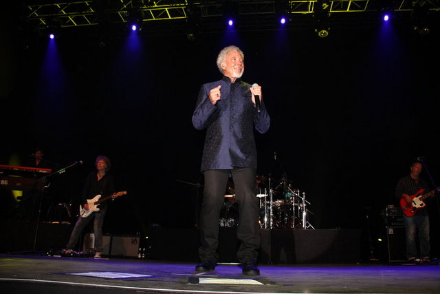 TOM JONES