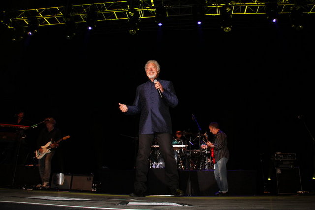 TOM JONES