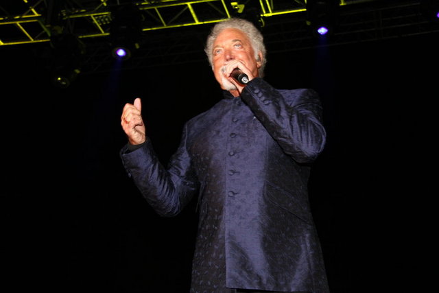 TOM JONES