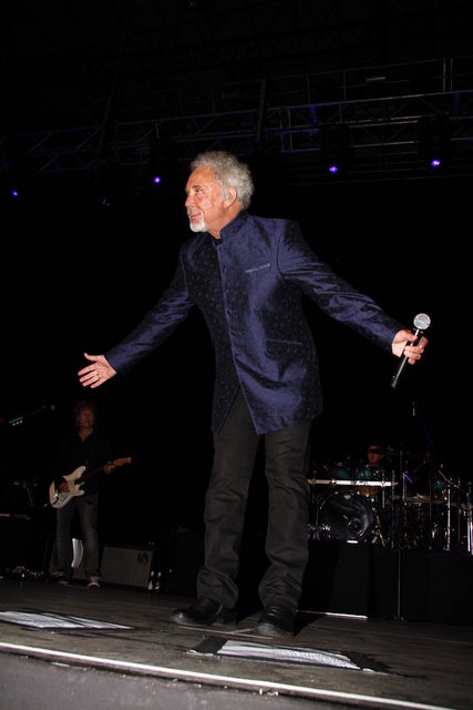 TOM JONES