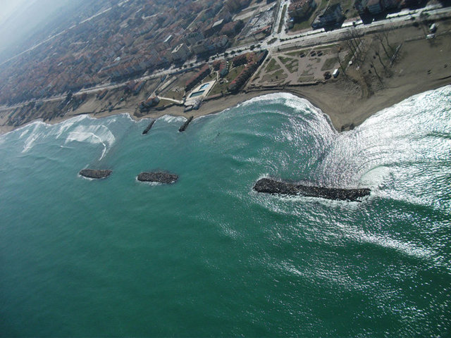 Maden Deresi ise güzel bir kır sofrası kurmak için, yemyeşil doğada yürüyüş yapmak için ideal bir bölge. Kuşların ve kurbağaların sesinden başka ses olmaması da huzuru getiriyor. -  -
