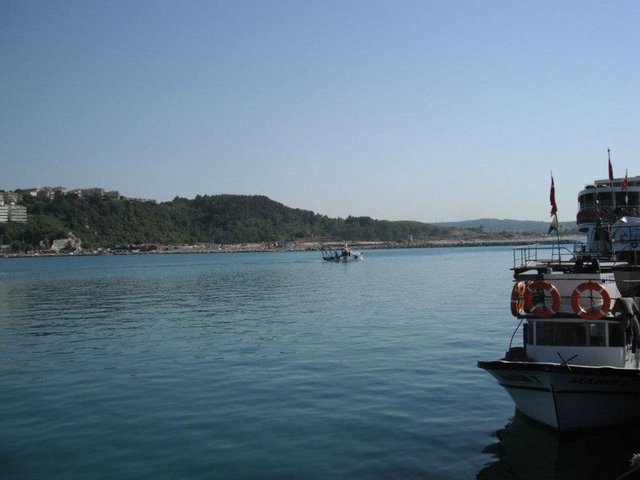 Ankara'dan ulaşım: - TEM otoyolundan İzmit istikametine doğru devam ederken, İzmit-Kandıra gişelerinden çıkılıyor ve Kandıra istikametine devam ediliyor, Kandıra'ya vardıktan sonra Kandıra, Ağva üzerinden Şile'ye ulaşabiliyorsunuz. - Adapazarı TEM çıkışından çıkıp, Kaynarca, Kefken, Kandıra, Ağva üzerinden de Şile'ye ulaşabiliyorsunuz.