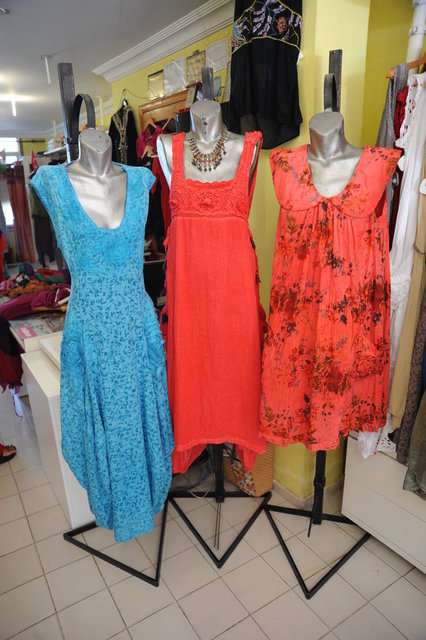 Kök boyayla yapılan elbiseler yüzde 100 pamuklu olduğu için sağlıklı.