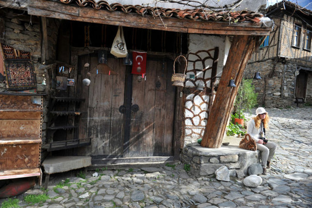 CUMALIKIZIK- BURSA -  - Uludağ'ın eteklerine kurulmuş bu şirin köy, huzuru arayanlara ideal. Kınalıkar isimli dizinin burada çekilmiş olması da ayrı bir özellik taşıyor