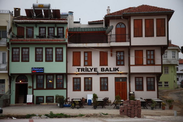 NASIL ULAŞILIR? - Eskihisar arabalı vapuruyla yarım saatte Marmara Denizi'nin karşı kıyısına geçebilirsiniz.