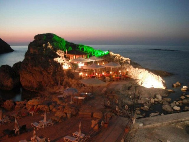 NASIL ULAŞILIR? - İstanbul'dan ulaşım: - Ümraniye Şile çıkış bağlantı yolundan, Ömerli üzerinden yeni Şile yolundan devam ederek Şile'ye ulaşıyorsunuz. - Şile, İstanbul arası yaklaşık 45 dk. sürmektedir. -