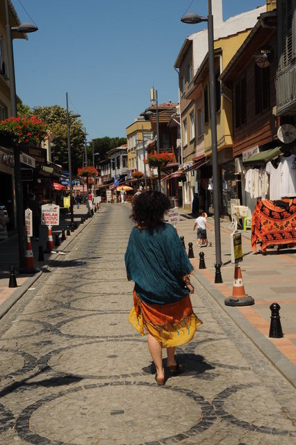 Şile Çarşısı'nda, Butik Yazma gibi yerlerden elbiseleri edinmeniz mümkün.