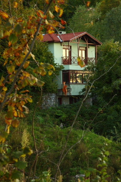 Ankara'dan ulaşım: - TEM otoyolundan İzmit istikametine gidiliyor, Sapanca gişelerinden çıktıktan sonra İzmit istikametine yaklaşık 8 km devam ederek, Maşukiye'ye ulaşılıyor. Kartepe'ye Maşukiye üzerinden ulaşabilirisiniz. - Maşukiye, Ankara arası yaklaşık 4 saat sürmektedir. -