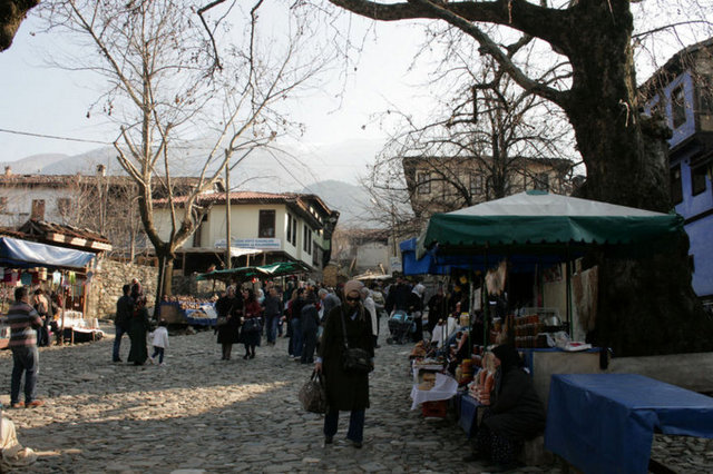 Cumalıkızık'ın Meydanı'nda köyün tarihine ilişkin pek çok obje bulabilirsiniz.