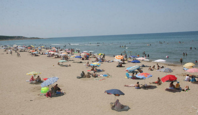 Kefken, Karadeniz'in tek adası olarak bilinir ve bir balıkçı kasabasıdır.  -