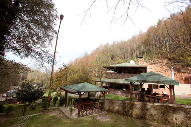Maşukiye'de bulunan Kirazlı Yayla görülmesi gereken yerlerden. Tüm İzmit Körfezi'ni kuşbakışı izleyebileceğiniz bir yer olan Kirazlı Yayla'da piknik yapılabilir -