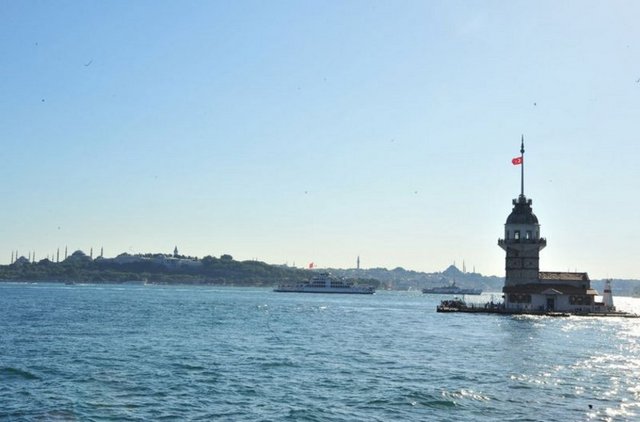 İSTANBUL- KIZ KULESİ: Battal Gazi tekfurun kızı ve hazinelerini aldıktan sonra Üsküdar`dan atına atlayıp oradan uzaklaşmıştır. - Çokça bilinen "Atı alan Üsküdar`ı geçti" lafı bu hikayeden gelir.  -