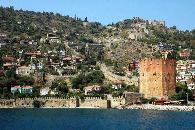 Ama babası pişman olmamış.  -