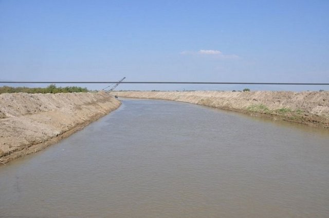 AYDIN- MENDERES NEHRİ EFSANESİ: Anabelen Vadisi'nde Meander adında birisi yaşamaktaydı.  Meander, çok cesur bir askerdir. Bu nedenle komutan olur.  - Bir süre sonra ordusunun başına geçerek Pesinünt Kenti(Friglerin dini merkezi) üzerine yürür.