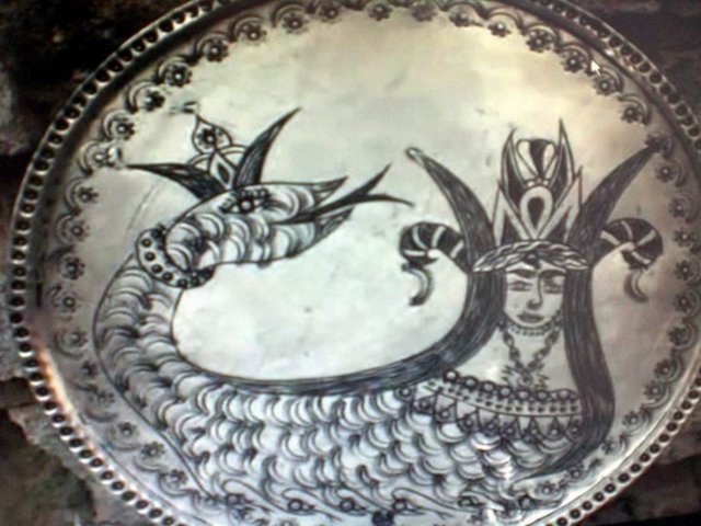 Şahmeran'ı yakalarlar ve öldürürler gözlerini oyarlar. Bu gözleri yiyen bey iyi olur.  - İşte bu yüzden yılanlar Misis'i basacaklar denilmektedir.