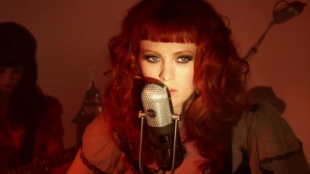 Karen Elson / "The Ghost Who Walks"