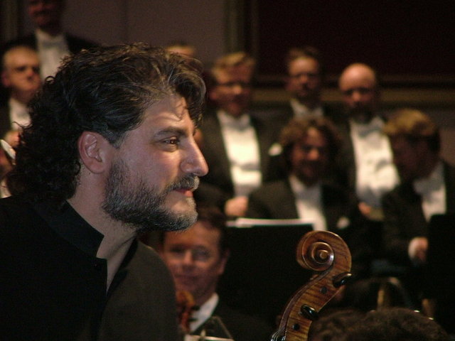 7-19 Temmuz arasında, Devlet Opera ve Balesi Genel Müdürlüğü tarafından düzenlenen 3. Uluslararası İstanbul Opera Festivali, Başrejisörü Yekta Kara'nın Sanat Yönetmenliği'nde bu yıl da dopdolu bir program sunuyor. Festivalin bu yılki sürprizi; dünyaca ünlü Arjantinli tenor Jose Cura. Festivalin 7 Temmuz'daki açılış temsili, W.A.Mozart'ın operalarından bir başyapıt örneği "Don Giovanni" operası ile gerçekleşecek. Ankara DOB tarafından Yekta Kara'nın rejisi ile sahnelenecek olan eser, İstanbul Haliç Kongre Merkezi'nde izleyici ile buluşacak. Tel: (212 311 11 11)