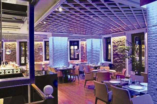 Okka / Akaretler Tel: (212 381 21 89) Kebap ve meze lezzetlerine getirdiği yeni yorumlarla farklar yaratan Okka'nın mutfağı Tolga Atalay'a ait. Mekânın bu yaza özel es geçilemeyecek tadı ise; 'soğuk, tahin helvalı dondurma'. Özelliği ise; dondurmanın hazırlanışında geleneksel olarak kullanılan sahlep, Atalay'ın dondurmasında yerini tahin helvasına bırakıyor. Alternatif isteyenlere ise hurmalı dondurma ya da yeşil elmalı sorbeyi tavsiye ediyoruz. www.okka.com.tr