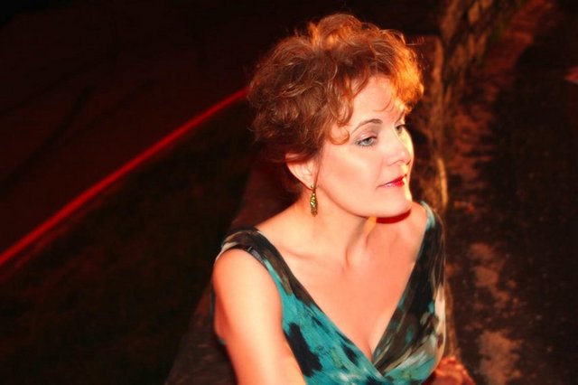 6 Temmuz Cuma, Nardis Jazz Club'ta; saat 22.30'da, "Jazz and Samba Istanbul 2012: Amy London, Maucha and and Roni Ben-Hur". Giriş: 35 TL. Tel: (212 244 63 27)