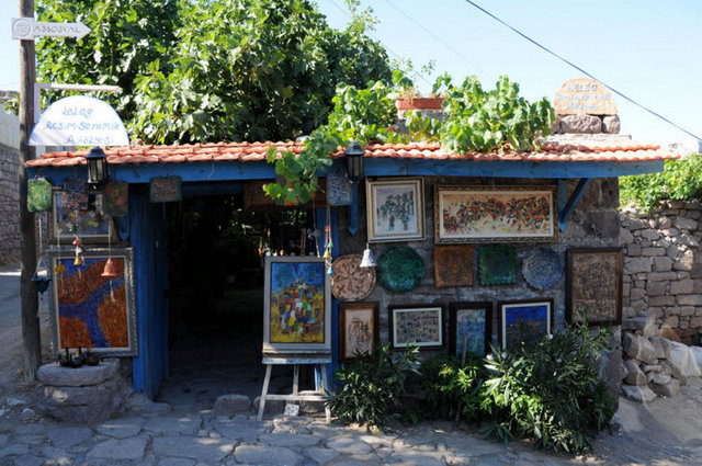 Seramik, cam işleme gibi sanatları da Assos'u Assos yapan bir başka özellik