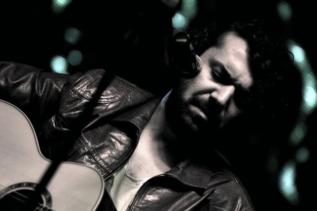 13 Temmuz Cuma, İzmir Zeus Bar'da saat 21.00'den sonra Halil Sezai. Giriş: 39 TL. Tel: (232 463 46 06)