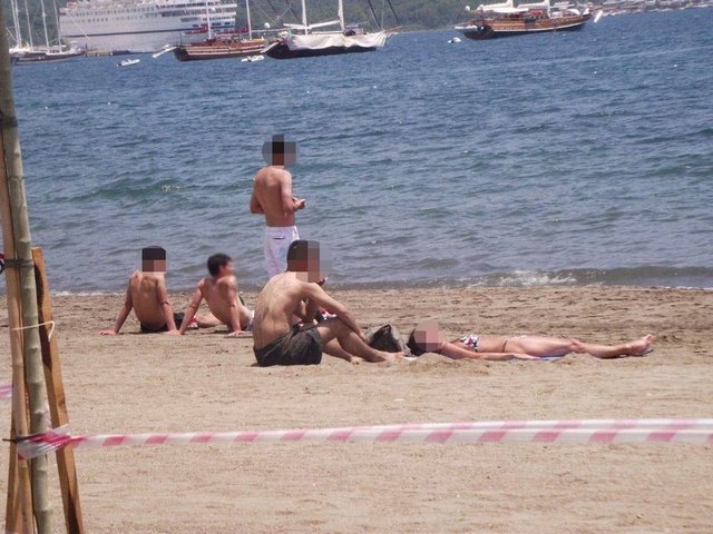 Kadınların etrafını işte böyle çeviriyorlar