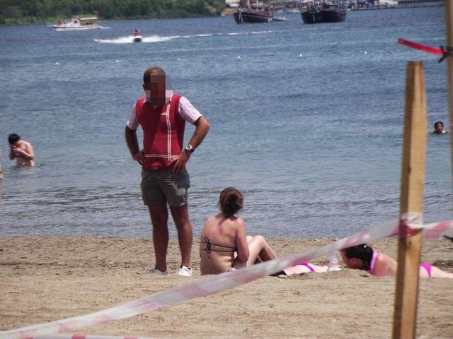 Gözleriyle böyle taciz ediyorlar