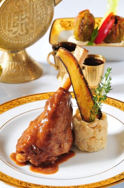 Ramazan'ın sembolü güllaç ve baklava bütün Divan Pastanelerinde satışa sunuluyor. Ayrıca dileyen misafirler Anadoluhisarı, Göktürk, Ataköy ve Elmadağ Pastanelerinde iftarlarını yapabiliyorlar. -  - Divan Grubu'nun yepyeni gurme fırın zinciri In Bakery by Divan şubelerinde ise sıcacık Ramazan pidesi ve güllaç satışa sunuluyor.