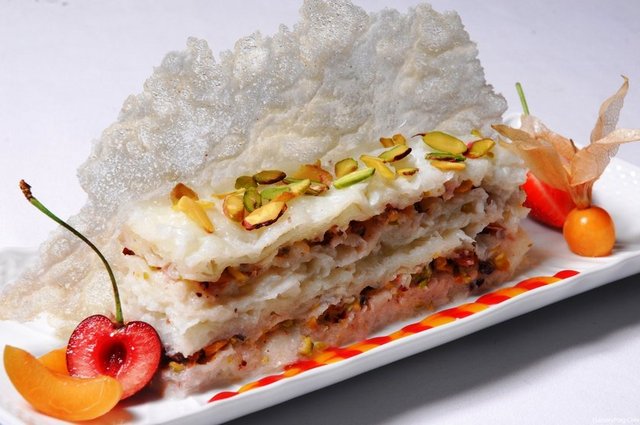 Kadıköy sahilindeki merkezi konumunda; çağdaş tasarım ve şık dekorasyonu, samimi ve sıcak servisiyle birleştiren, huzurlu bir bahçeye açılan The Doubles, Ramazan ayında konuklarına Türk ve Osmanlı Mutfağı'nın özgün tatlarından oluşan bir açık büfe sunuyor. -  - The Doubles iftar menüsü kişi başı 70 TL, 6-11 yaş arası çocuklar için %50 indirimli ve 0-6 yaş arası çocuklar için ise ücretsiz.