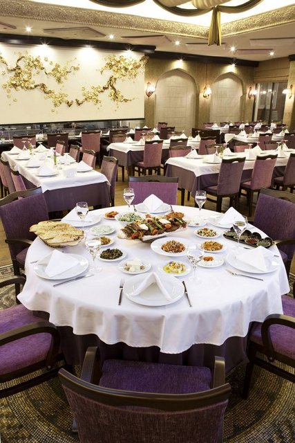 Her iki restoranda iftar keyfi meşrubatlar, çay ve kahve dahil kişi başı 110 TL. 0-6 yaş arası çocuklar ücretsiz, 6-12 yaş arası %50 indirimlidir. 10 kişi ve üzeri gruplara %10 indirim, Sağlık Kulübü üyelerine ise %20 indirim uygulanır. İftar için gelen misafirler için otopark ücretsiz. Ayrıca Tarihi Yarımada manzaralı, yepyeni açık hava mekanı Panoramik Teras'ta 300 kişiye kadar iftar davetleri gerçekleştirebilrsiniz.