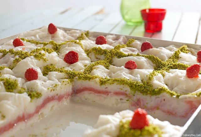 DUBLETREE BY HİLTON MODA'DA YEŞİLLİKLER İÇİNDE İFTAR: -  - Yeşilliklere bakan bir ortamda, canlı tasavvuf müziği eşliğinde, sevdiklerinizle birlikte huzurlu bir iftar yemeği için Anadolu Yakası'nın yeni buluşma noktası DoubleTree by Hilton İstanbul-Moda'nın bahçesinde bulunan The Doubles sizi bekliyor...