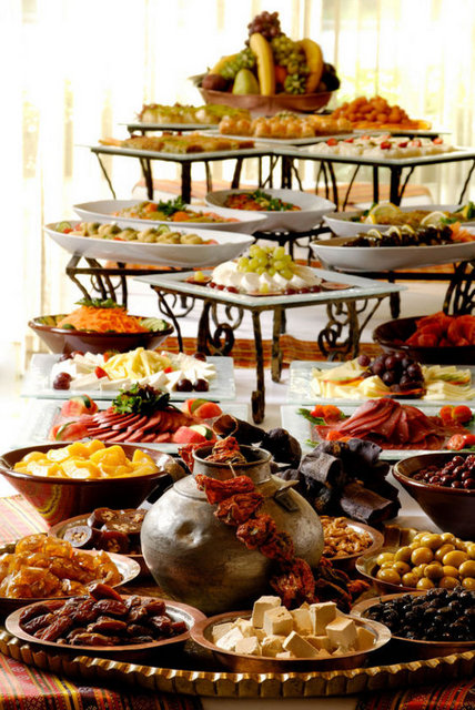 SWİSSOTEL'DE GELENEKSEL İFTARLAR:  -  - Swissotel, İstanbul'un geçmiş ramazanlarını, Türk mutfağının seçkin lezzetlerini, fasıl müziği ve eşsiz boğaz manzarası eşliğinde yeniden yaşatacak.