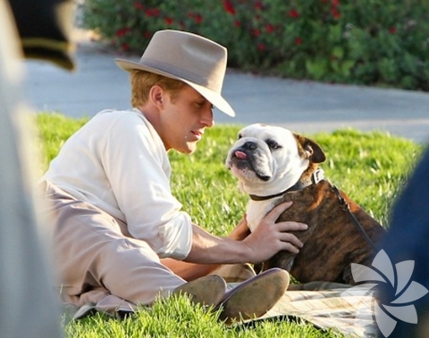 Ryan Gosling - George