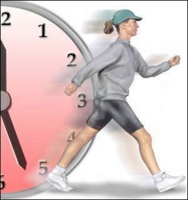 RAMAZANDA SPORU İHMAL ETMEYİN -  - Ramazan ayında uzun süren açlık döneminden dolayı yavaşlayan metabolizma hızı kilo almak için zemin hazırlıyor. Bu nedenle iftardan 1 saat sonra en az 30 dakika hafif tempolu yürüyüş yapmak, yüzmek, yoga ya da pilates yapmak sağlık için büyük fayda sağlıyor. Ancak dikkat etmeniz gereken nokta yapılan egzersizin sizi yormadan rahatsızlık hissetmeyeceğiniz oranda olmasıdır.