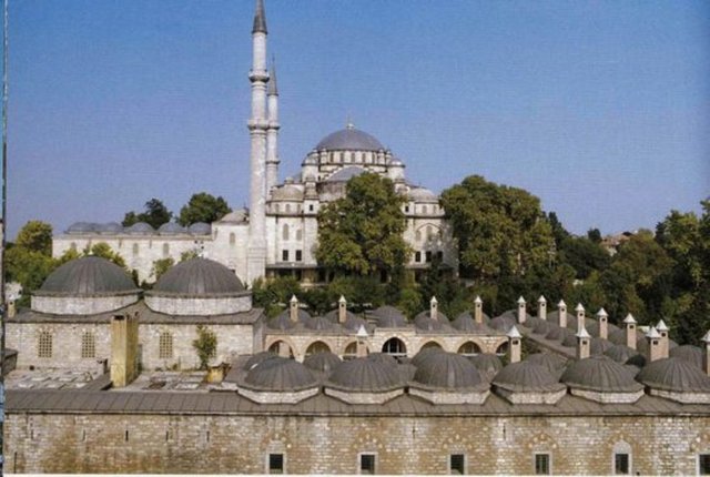 Fatih Camii - Fatih Camii ve Külliyesi, İstanbul'un Fatih ilçesinde Fatih Sultan Mehmed tarafından yaptırılmış olan cami ve külliyedir. -