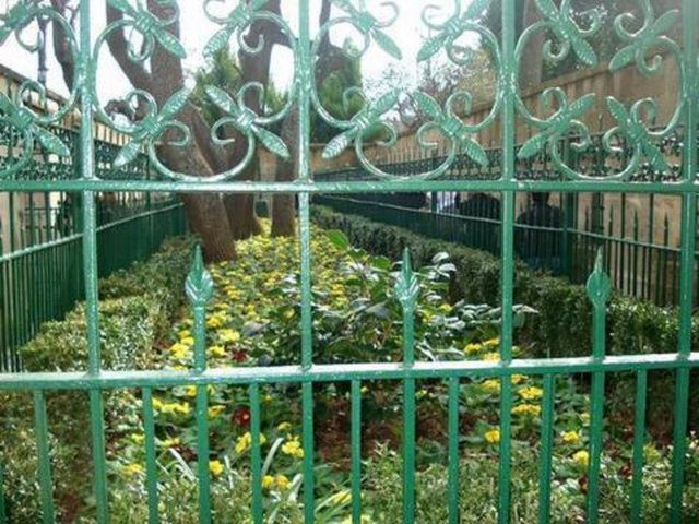 Yuşa Nebi Hazretleri MÖ.1605 yılında, ölmeden önce İsrailoğulları'nın başına geçen bir peygamberdir. İsrailoğulları'nı Tih Çölünden çıkararak Arz-ı Mev'ut (Filistin), Şam bölgesine sonra da Kudüs'e yerleştirmiş ve ülkesini on iki kabile arasında bölmüştür. Yuşa Hazretleri kendisine karşı olanları mucizeleri ile susturmuştur. İsrailoğulları'nı Tevrat hükümlerine göre 27–29 yıl yönetmiş, 1580 yılında bir söylentiye göre, 110, bir başka söylentiye göre de 127 yaşında ölmüştür. -