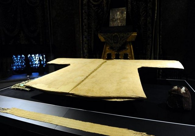 Veysel Karani Hz. evlenmediği ve evladı da olmadığı için Hırka-i Şerif vefatından sonra kardeşleri Şihâbeddîn el-Üveysî Hz. tarafından muhafaza edildi.